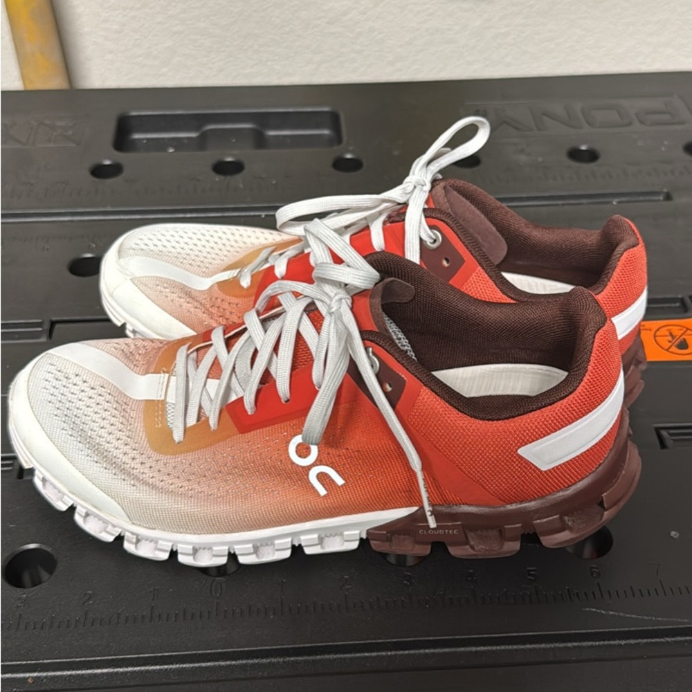 On Cloud Running Women's Running Shoe - Size 7.5 - Picture 2 of 6